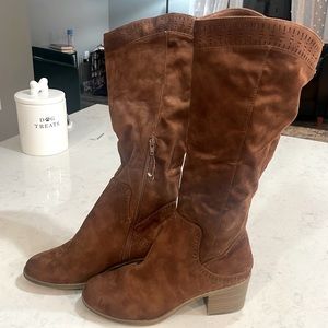 Cute suede brown boots